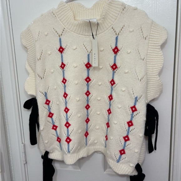 Boutique white floral pattern black side bow details vest knit sweater large NWT - Picture 2 of 2